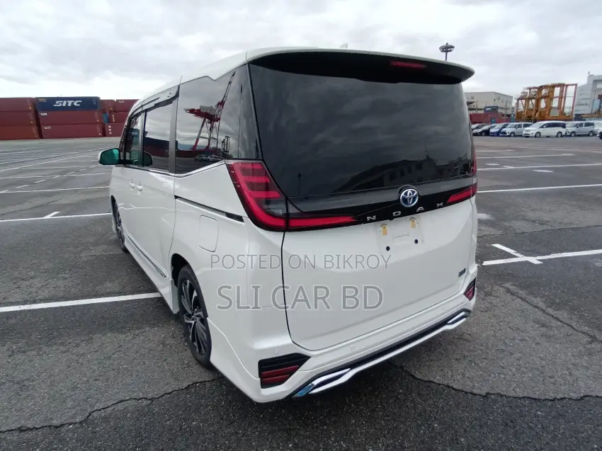 Toyota Noah HYBRID S-Z 2023