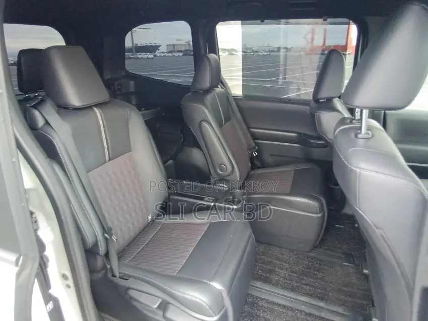 Toyota Noah HYBRID S-Z 2023