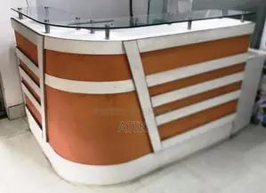 রিসেপশন টেবিল