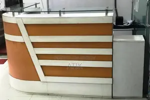 রিসেপশন টেবিল