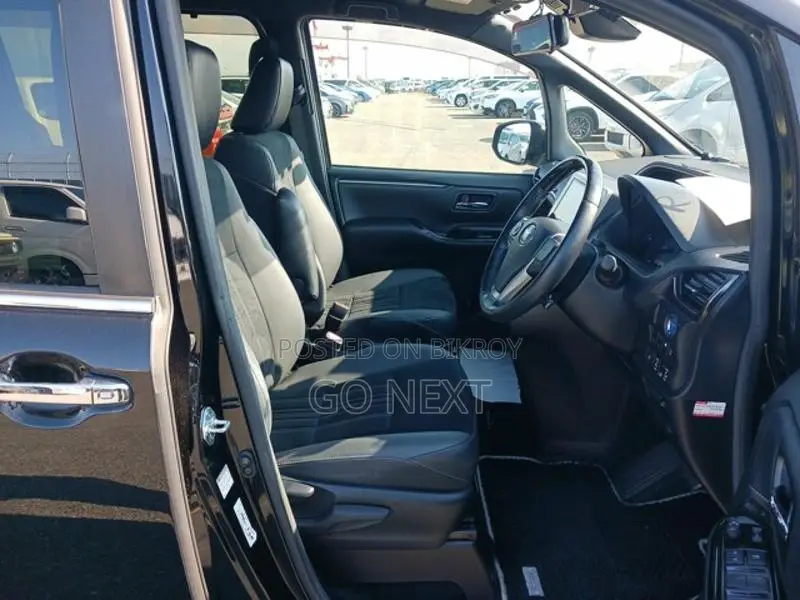 Toyota Esquire GI Premium Hybrid 2020