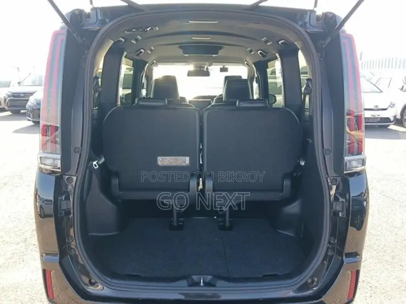 Toyota Esquire GI Premium Hybrid 2020