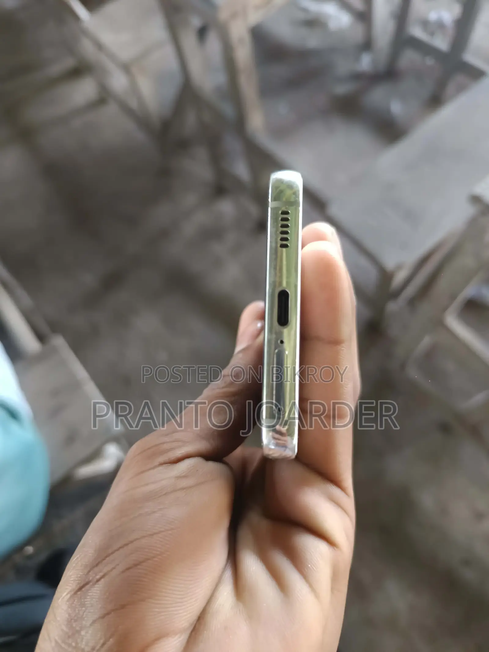 Samsung Galaxy S22 (Used)