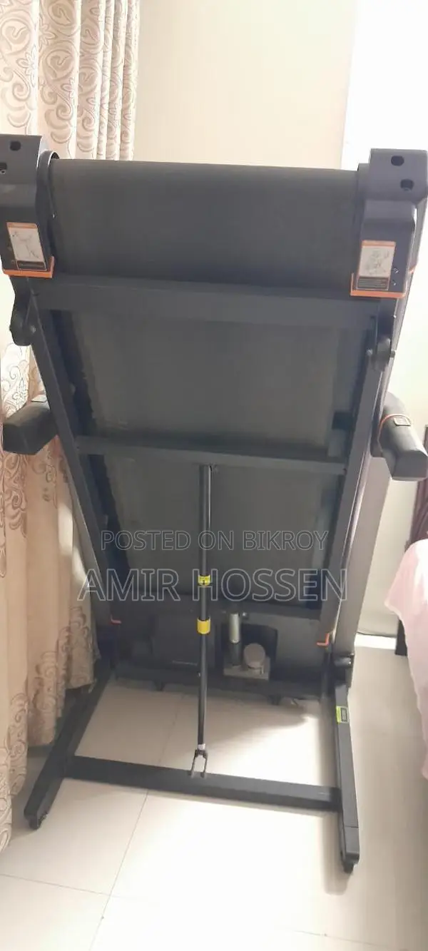 "ব্যবহৃত Srs Run Series ফোল্ডেবল ইলেকট্রিক ট্রেডমিল - বিক্রয় হবে"