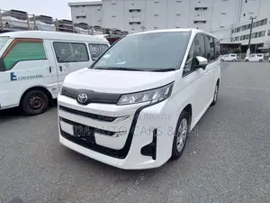 Toyota Noah Non Hybrid X Pearl 2022