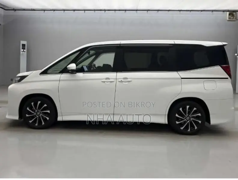 Toyota Noah HYBRID SZ PACKAGE 2022