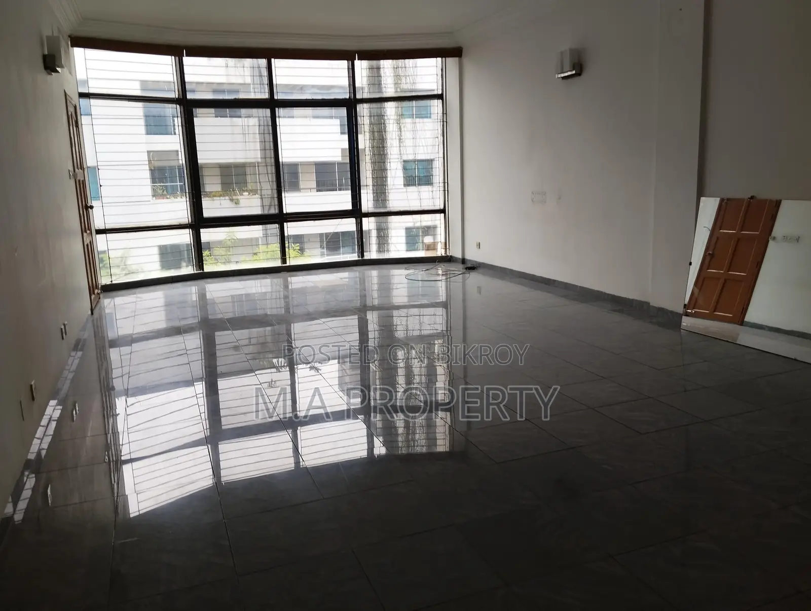 4 BED UNFURNISHED FLAT FOR RENT IN BARIDHARA DIPLOMATIC ZONE