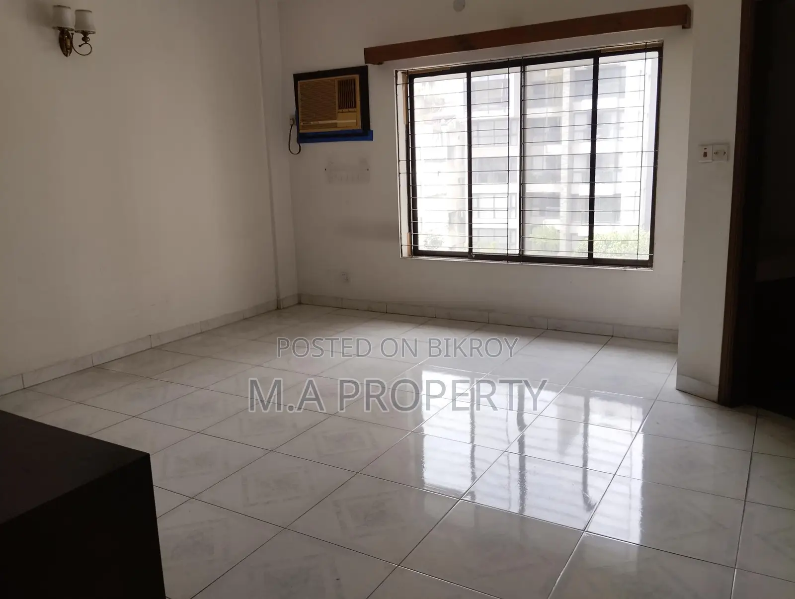 4 BED UNFURNISHED FLAT FOR RENT IN BARIDHARA DIPLOMATIC ZONE
