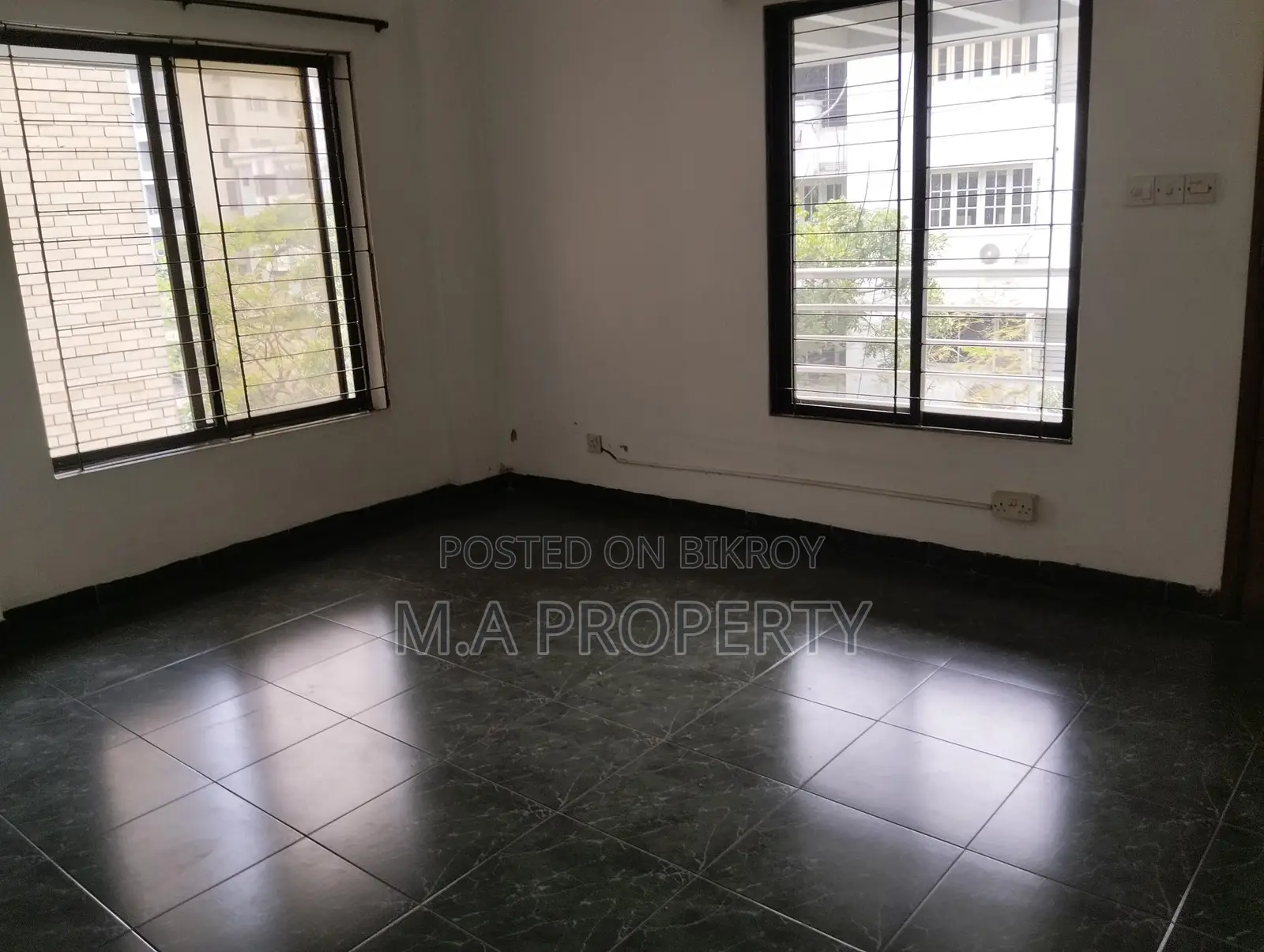 4 BED UNFURNISHED FLAT FOR RENT IN BARIDHARA DIPLOMATIC ZONE