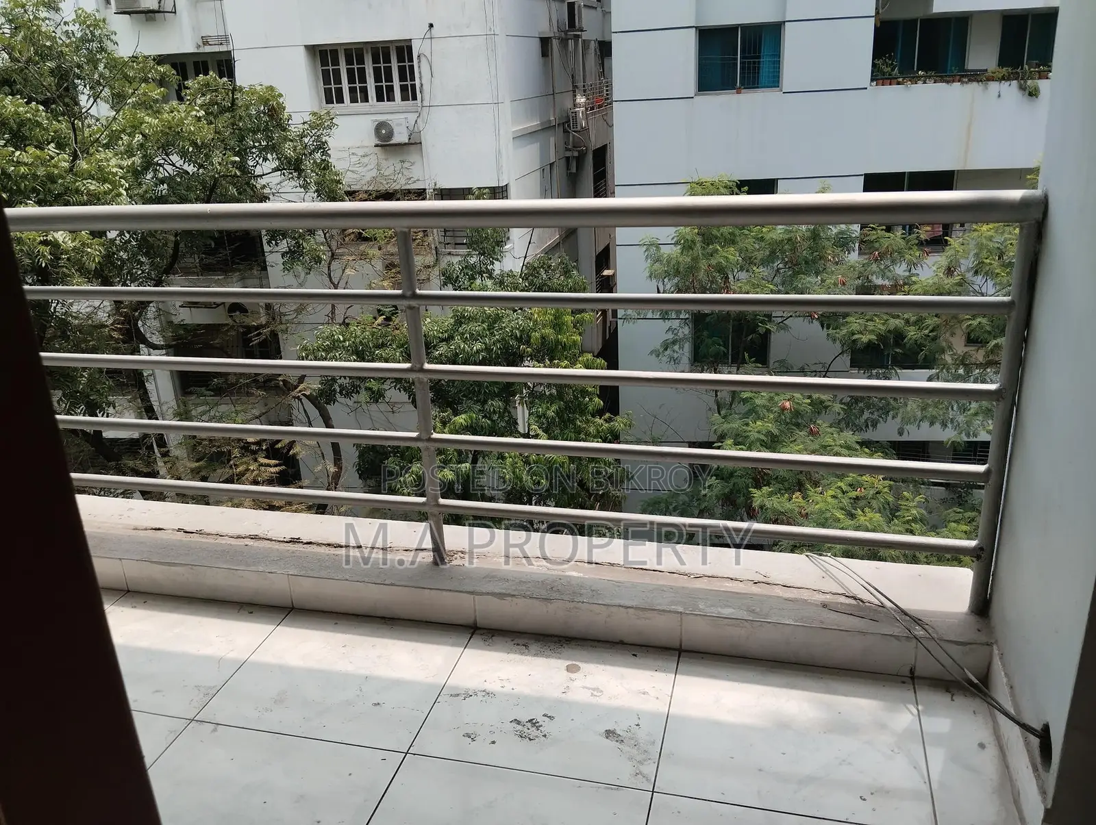 4 BED UNFURNISHED FLAT FOR RENT IN BARIDHARA DIPLOMATIC ZONE