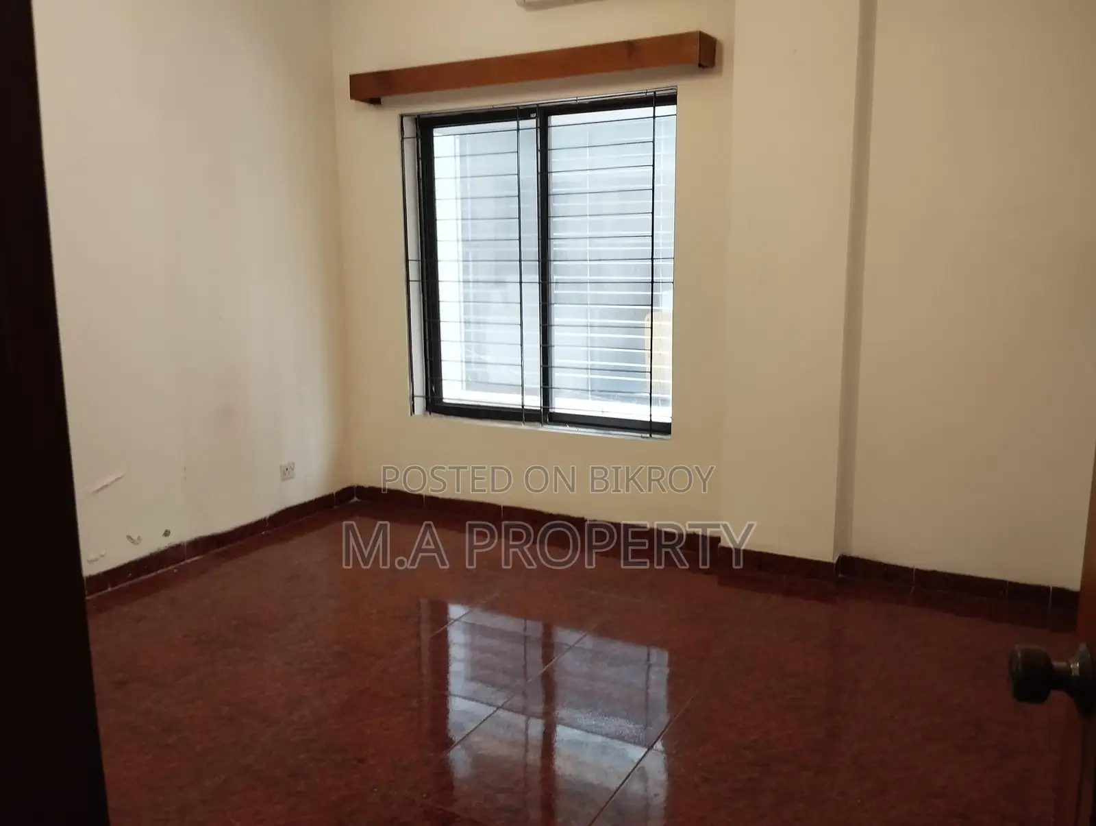 4 BED UNFURNISHED FLAT FOR RENT IN BARIDHARA DIPLOMATIC ZONE
