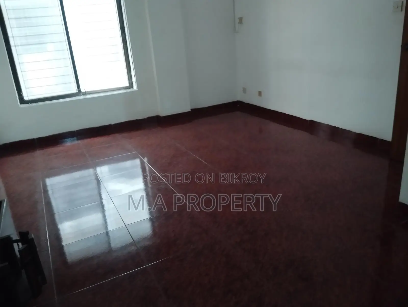 4 BED UNFURNISHED FLAT FOR RENT IN BARIDHARA DIPLOMATIC ZONE