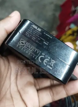 একটি ব্যবহৃত ল্যাপটপ এর চার্জার