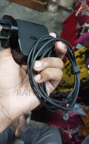 একটি ব্যবহৃত ল্যাপটপ এর চার্জার