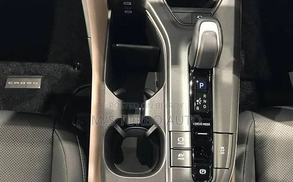 Toyota Crown 2022 Brown
