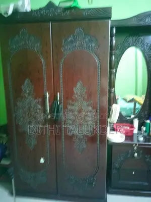 আলমারি বিক্রি হবে