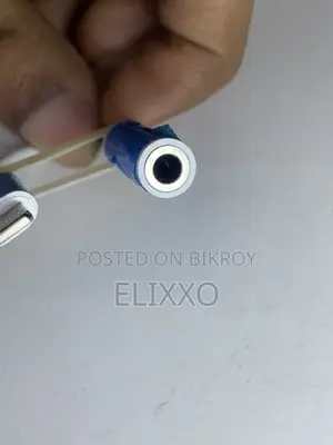 Dongle (Lightning to 3.5mm) (Bluetooth operated)