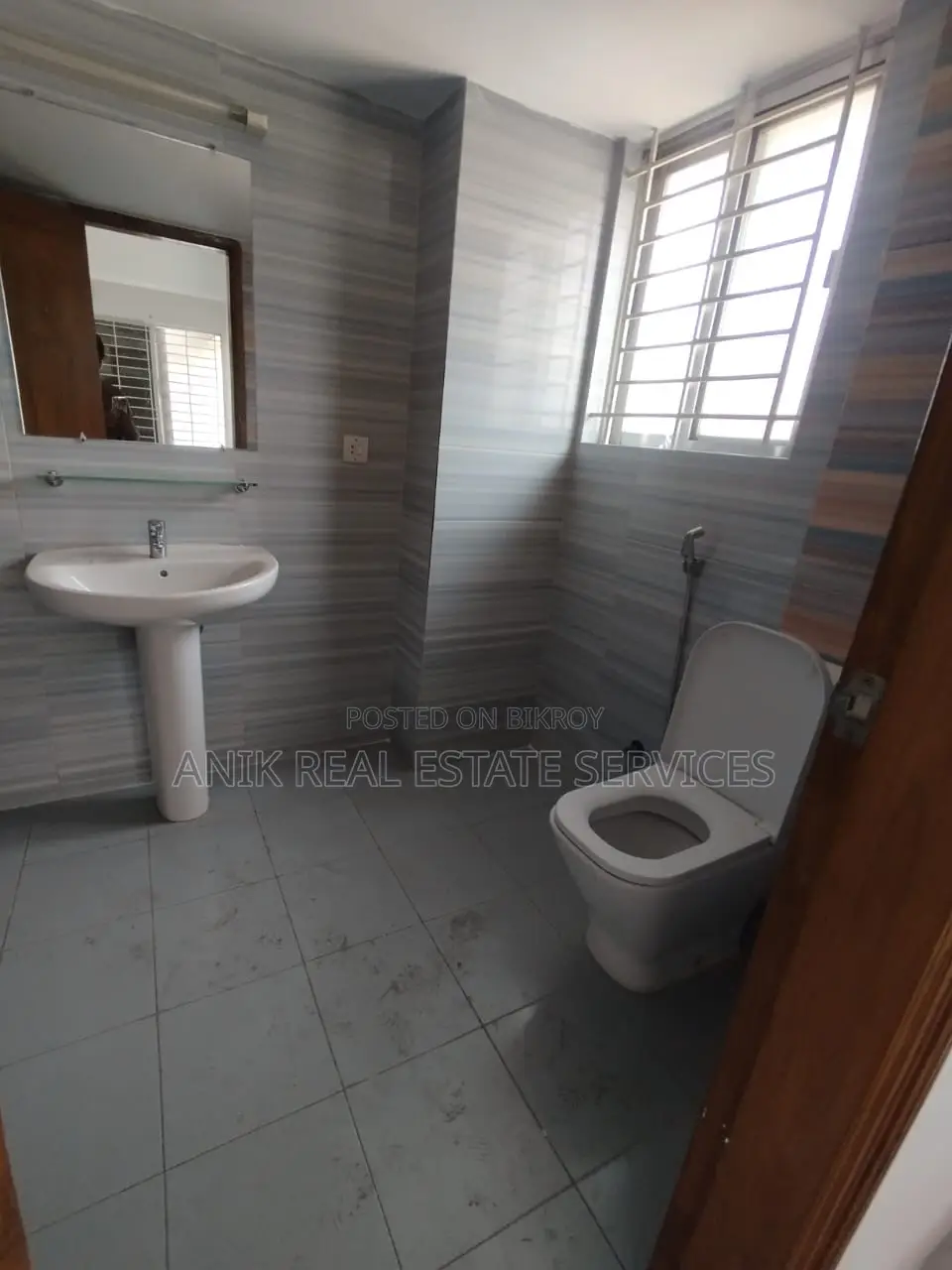 Good Quality 4 Bedroom Un Farnised Flat Rent At Gulshan 2