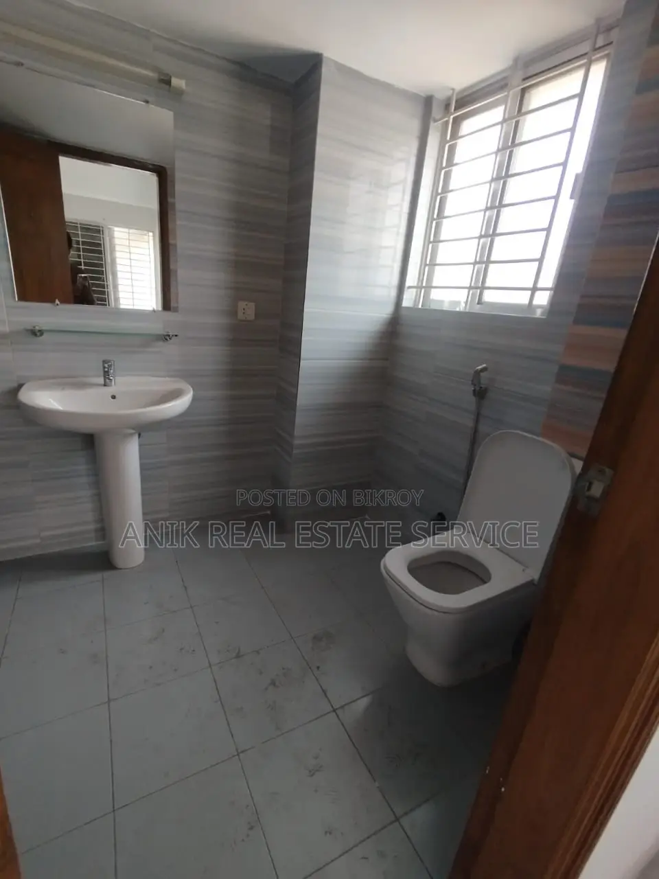 Good Quality 4 Bedroom Un Farnised Flat Rent At Gulshan 2