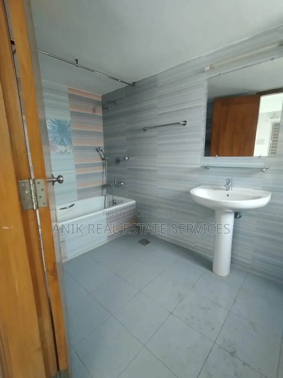 Good Quality 4 Bedroom Un Farnised Flat Rent At Gulshan 2