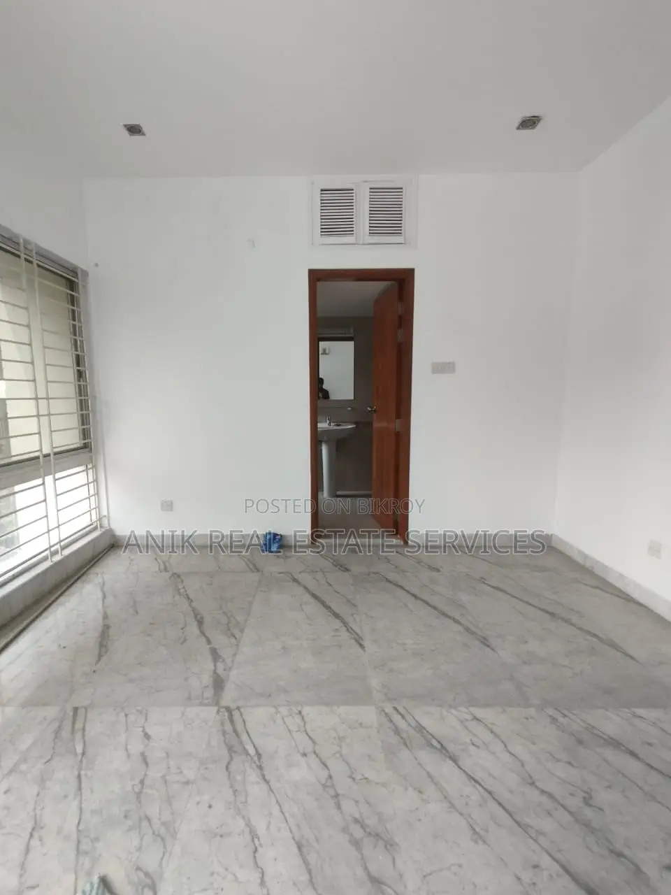 Good Quality 4 Bedroom Un Farnised Flat Rent At Gulshan 2