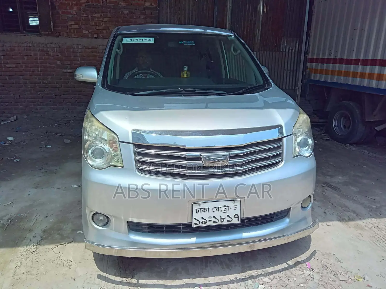 NOAH CAR RENT FOR DAILY BASIS