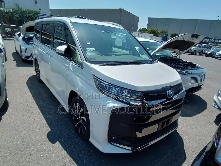 Toyota Noah Hybrid 2022