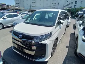 Toyota Noah Hybrid 2022