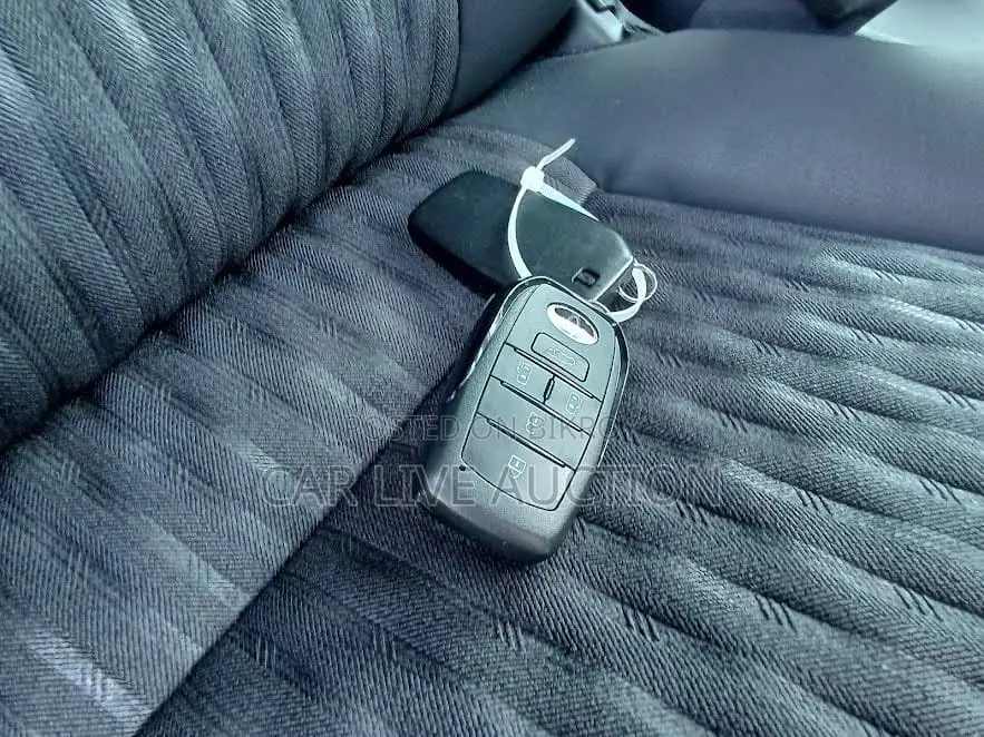 Toyota Noah Hybrid 2022