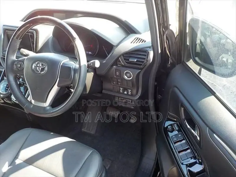 Toyota Esquire GI PKG 4.0 BLACK 2020