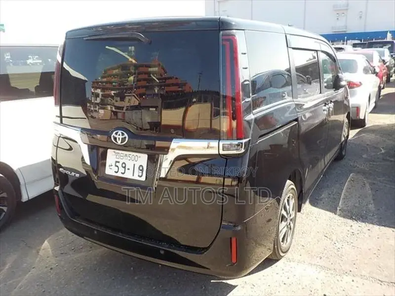 Toyota Esquire GI PKG 4.0 BLACK 2020