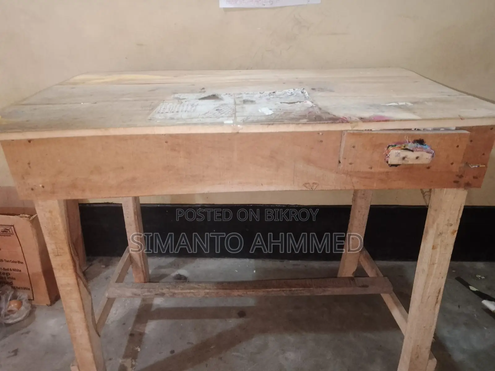 ব্যবহৃত চেয়ার টেবিল (কাঠের) বিক্রি করা হবে।