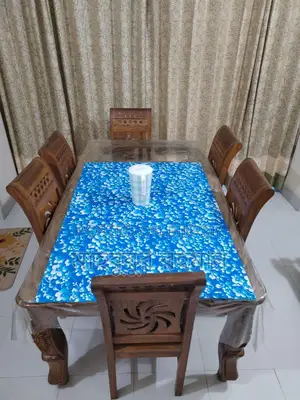 ডাইনিং টেবিল