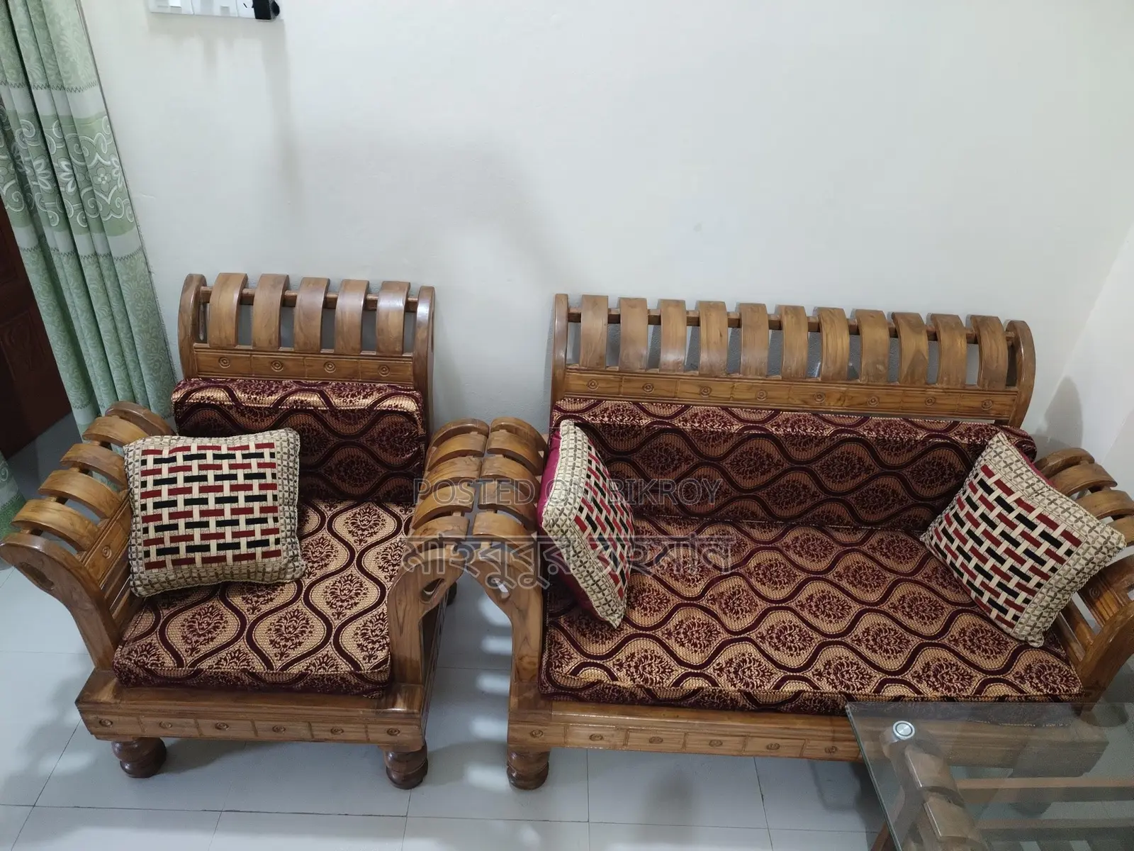 ডাইনিং টেবিল