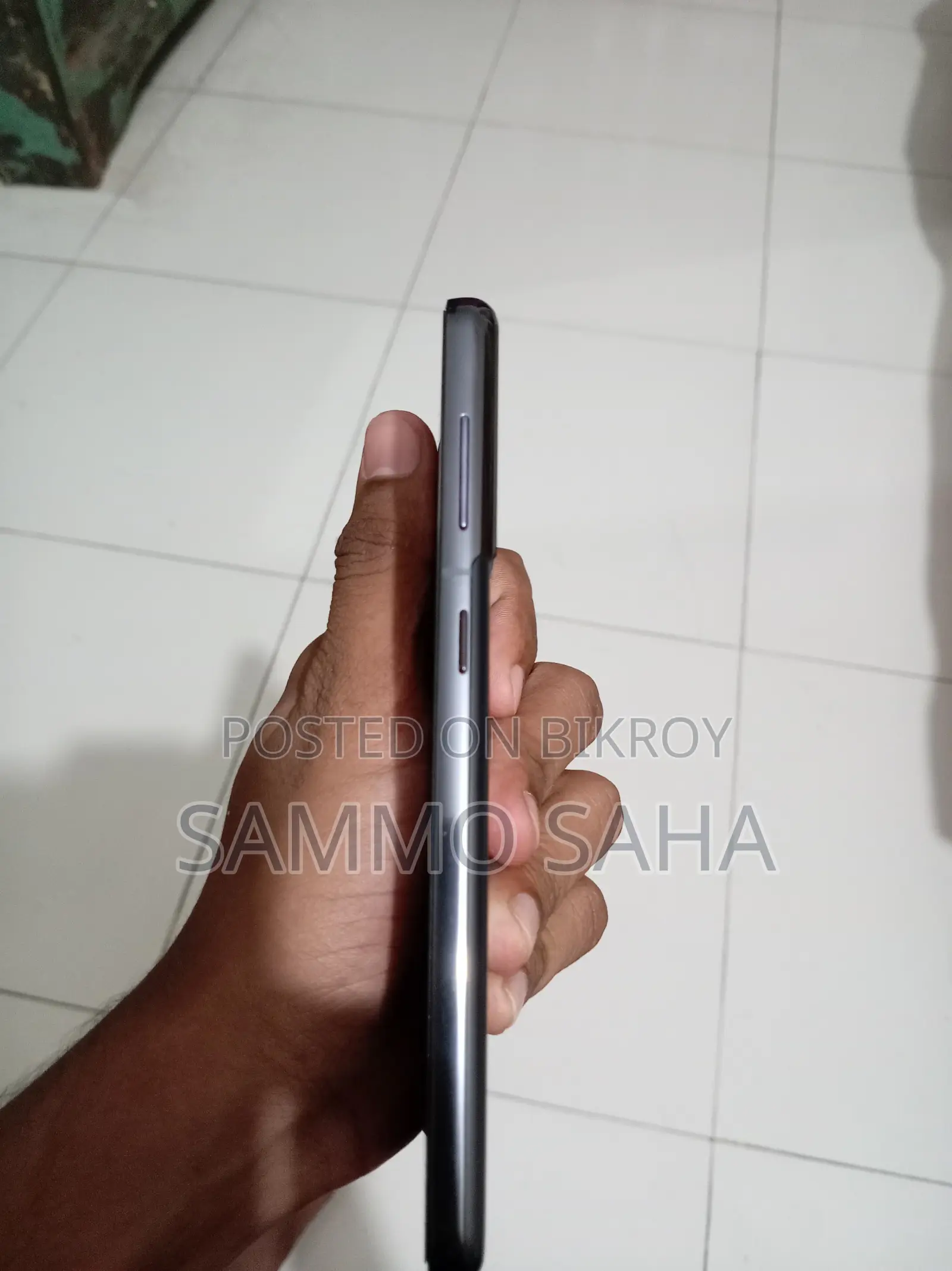 Samsung Galaxy S21 . (Used)