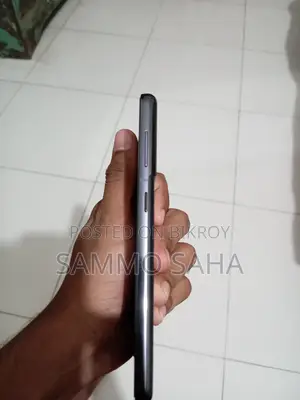 Samsung Galaxy S21 . (Used)