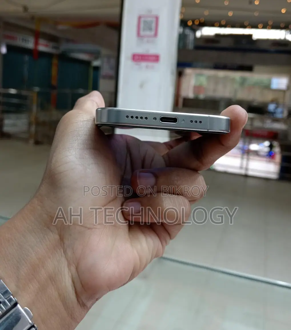 Apple iPhone 15 Pro (256 GB Singapore) (Used)