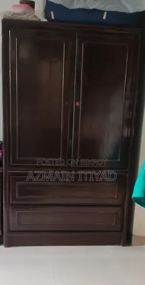 বেডরুমের কাঠের আলমারি