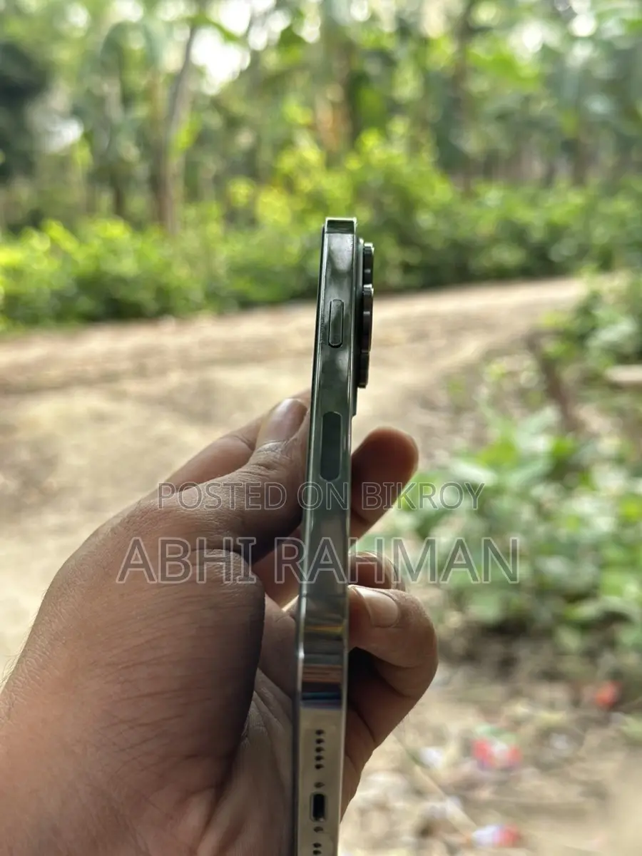 Apple iPhone 14 Pro iOS 26.3.1 (23D8133) (Used)