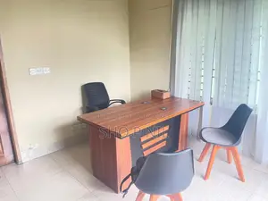 অফিস টেবিল এবং ২টি সামনের চেয়ার