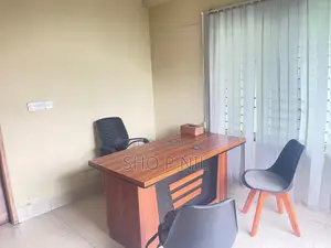 অফিস টেবিল এবং ২টি সামনের চেয়ার