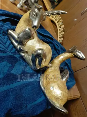 কাঠের খোদাই করা প্রাণীর অ্যান্টিক