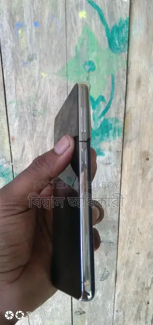 Samsung Galaxy S21 . (Used)