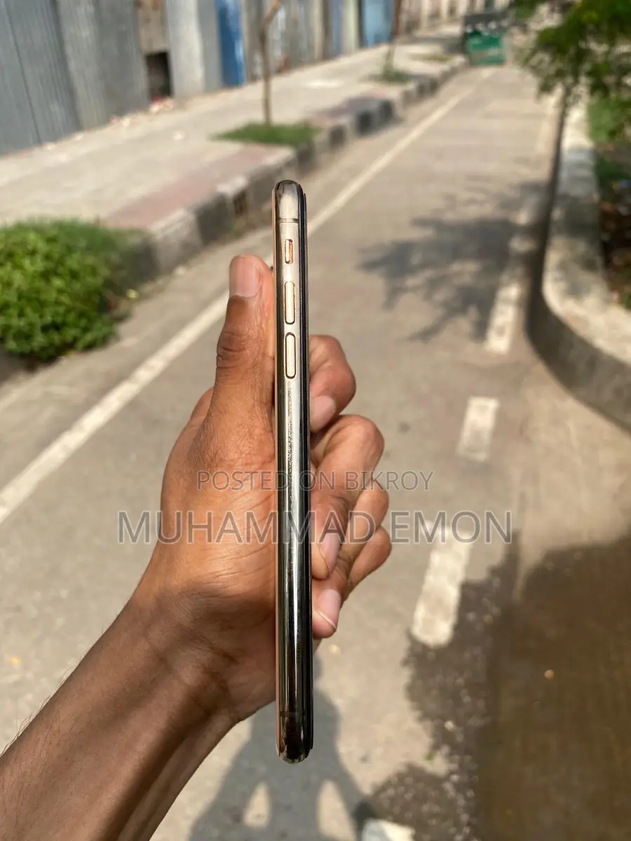 Apple iPhone XS (Used)