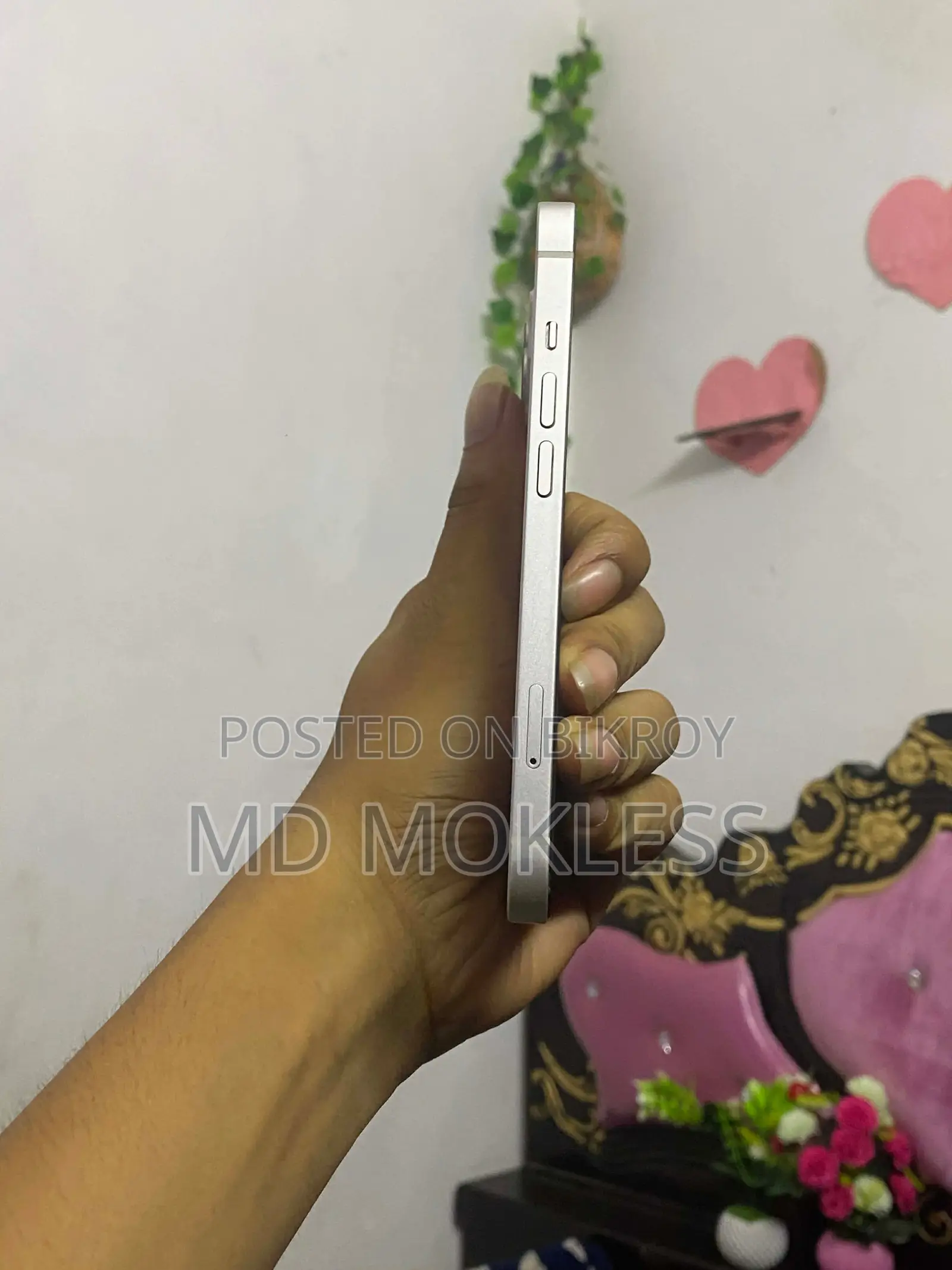 Apple iPhone 13 (Used)