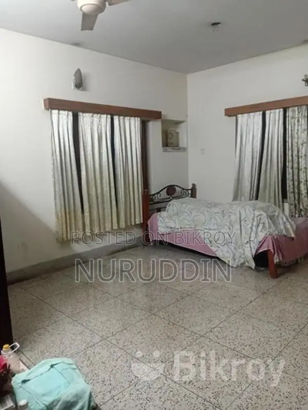Ready Flat Used for Sale at Malibagh Near Mouchak Market