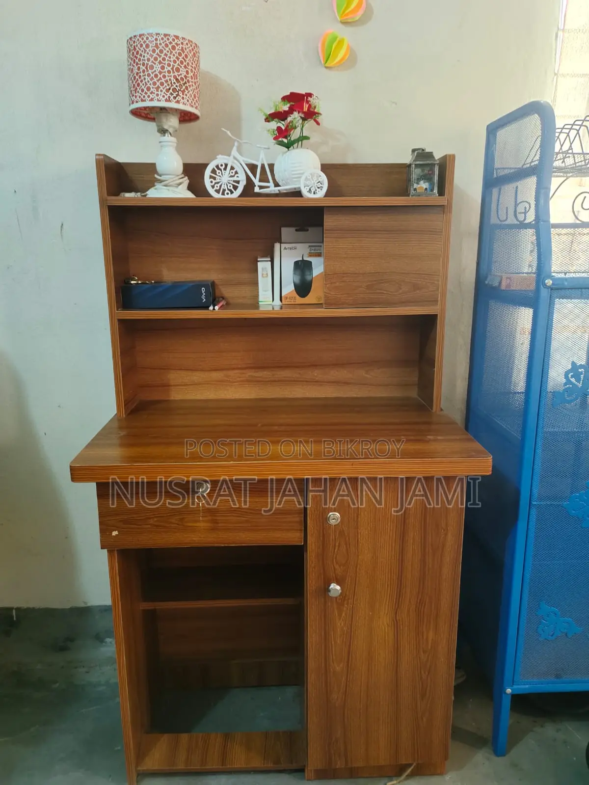 টেবিল বিক্রি হবে