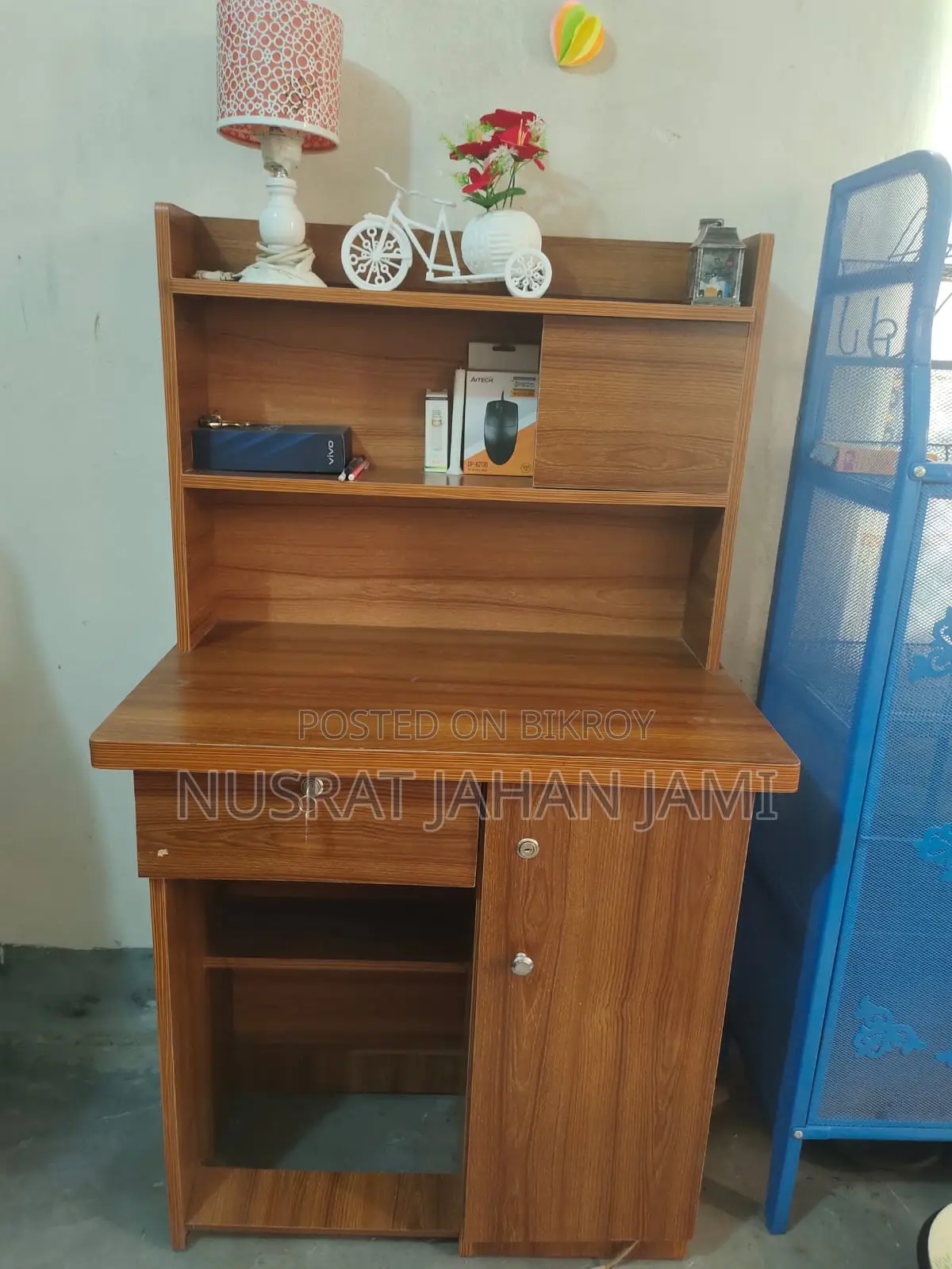 টেবিল বিক্রি হবে