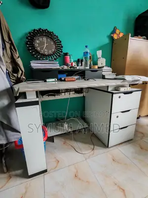 Stylish and compact workstation / desktop table + chair