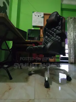 Stylish and compact workstation / desktop table + chair